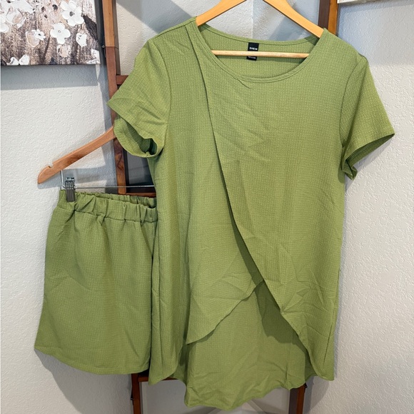 SHEIN Olive Green Textured Top - Picture 1 of 3